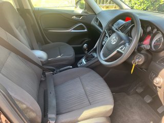/photos/9516/f06338ac-7f4b-3de5-a2c3-c4eb8c1bfa47_i320x240.jpg